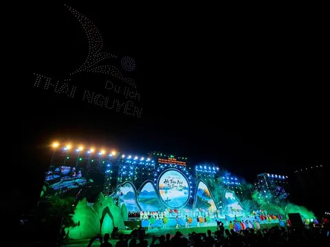 1.000 đôi sạp, pháo hoa và đại nhạc hội khép lại đêm khai mạc mùa du lịch Thái Nguyên 2026 bùng nổ cảm xúc