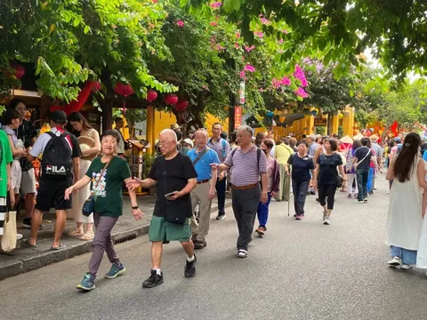 Khách quốc tế lập kỷ lục, Huế phục chế xong ngai vàng triều Nguyễn, Khánh Hòa dừng tour Bình Ba - Bình Hưng