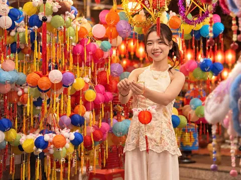 Phố lồng đèn Chợ Lớn vào mùa Trung thu, điểm check-in hút giới trẻ ở TP.HCM