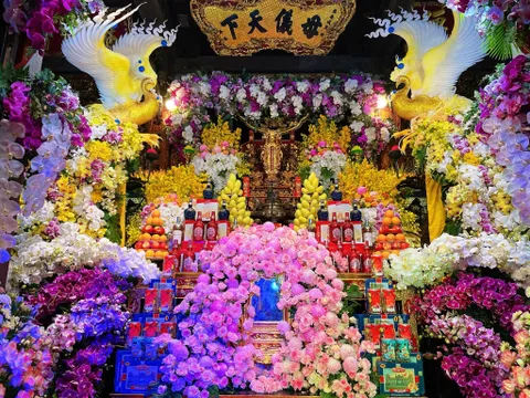 Rằm tháng Tám về Phủ Chính - Phủ Dầy mừng ngày Thánh Mẫu đản sinh