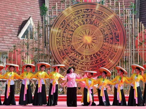 Vạn Show và hành trình đưa văn hóa Việt lên sân khấu đương đại