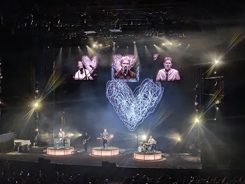 Một đêm Hà Nội hát cùng thanh xuân với Michael Learns To Rock