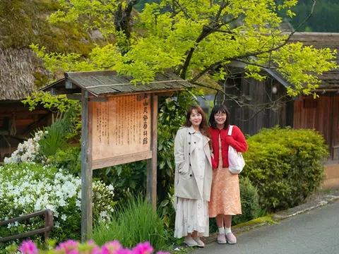 MC Diệp Chi cùng con gái khám phá làng cổ Miyama
