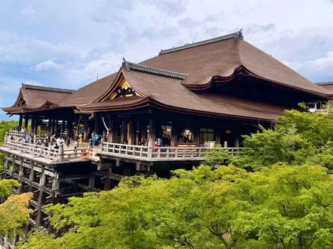 Độc lạ ngôi chùa cổ đẹp nhất cố đô Nhật Bản với kiến trúc gỗ không dùng đến đinh