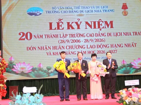 Trường Cao đẳng Du lịch Nha Trang kỷ niệm 20 năm thành lập, đón nhận Huân chương Lao động hạng Nhất