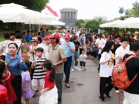 Ngành Du lịch phục vụ 10,5 triệu lượt khách dịp nghỉ lễ 30/4-01/5