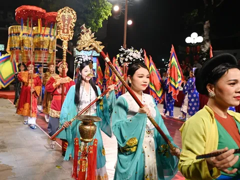 Du lịch đêm Hà Nội thêm điểm nhấn với tour “Tiếng chuông Trấn Vũ”