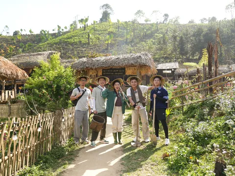 GIA ĐÌNH HAHA: Bộ phim không kịch bản cùng dàn "anh tài, chị đẹp", hành trình "chữa lành" giàu cảm xúc và rộn tiếng cười