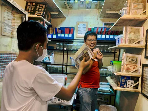 Chợ đồ cũ Sài Gòn - điểm hẹn của những người đam mê với nghề lạ “mua tiền rách”