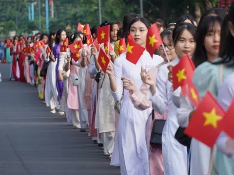Lễ hội trang phục áo bà ba, áo dài ở Cần Thơ xác lập Kỷ lục Việt Nam với quy mô 5.000 người