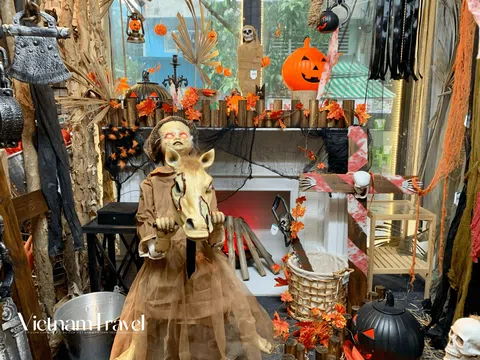 Ấn tượng loạt vật phẩm trang trí Halloween độc lạ vừa "cập bến" tại TP.HCM