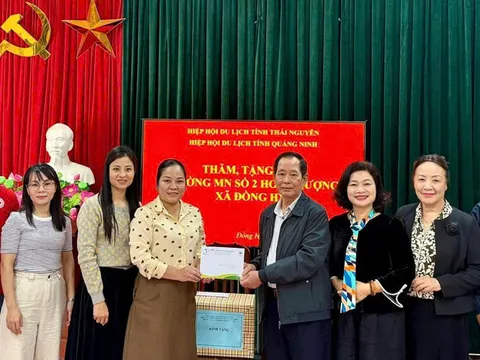 Hiệp hội Du lịch Quảng Ninh tiếp tục giúp đỡ vùng lũ lụt khắc phục hậu quả thiên tai