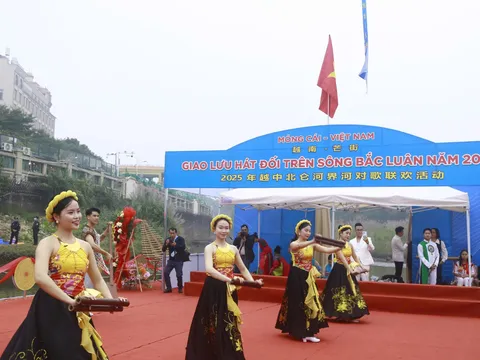 Sôi động Hội chợ Thương mại và Du lịch Việt-Trung tại Móng Cái