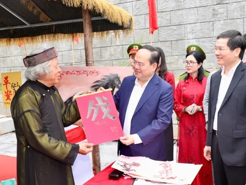 Quảng Ninh: Khai bút đầu xuân “Quảng Ninh khát vọng vươn cao”