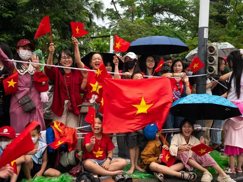 Khán giả Hải Phòng hào hứng xem Lễ diễu hành kỷ niệm 70 năm Ngày Giải phóng