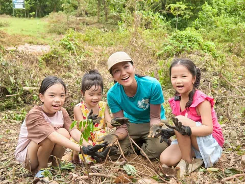 H’Hen Niê trồng rừng ở Thanh Hoá, lan toả tình yêu thiên nhiên đến cộng đồng