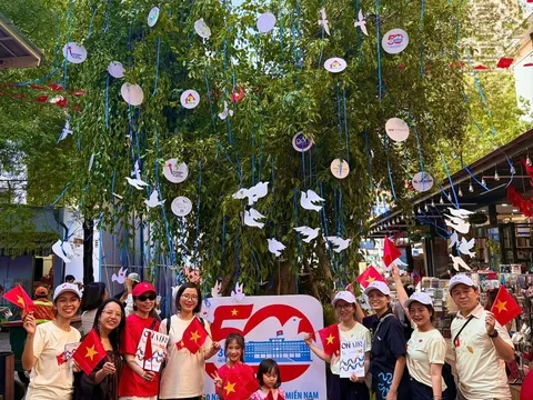 TP.HCM: Ra mắt "Cây Hòa Bình" tại Đường Sách, lan tỏa thông điệp ý nghĩa nhân dịp 50 năm thống nhất đất nước