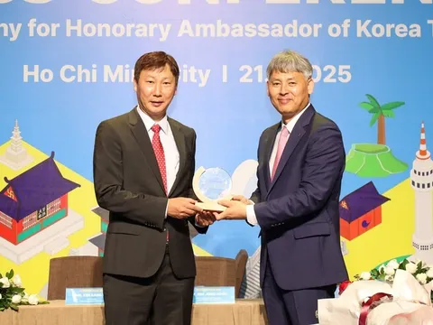 Huấn luyện viên Kim Sang-sik trở thành Đại sứ Du lịch Hàn Quốc: Cầu nối văn hóa và bóng đá Việt - Hàn
