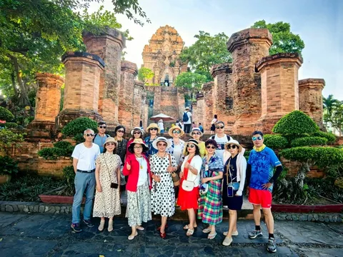 Du lịch Việt Nam bứt phá ngoạn mục nửa đầu 2025: Du khách Trung Quốc dẫn đầu, GDP tăng trưởng ấn tượng