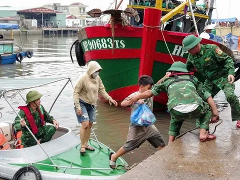 Bão số 3 Wipha: Miền Bắc gồng mình chống bão, Hạ Long chung tay cứu nạn