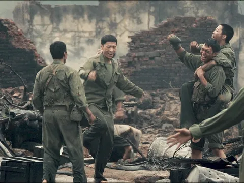 “Mưa Đỏ”: Hồi ức bi tráng và thông điệp sâu sắc về hòa hợp dân tộc