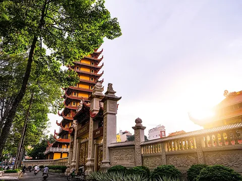 Chiêm bái những ngôi chùa nổi tiếng nhất Sài Gòn mùa Phật Đản 2023