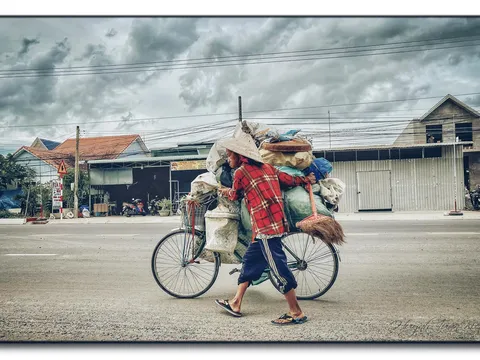 Lá thư muộn mùa Vu Lan: Vẫn còn đấy những người cha người mẹ tất bật gánh nặng cuộc đời...