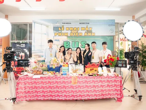 “Khai máy thanh xuân! ‘BUS’ – hành trình ghi lại những khoảnh khắc không vé khứ hồi.”