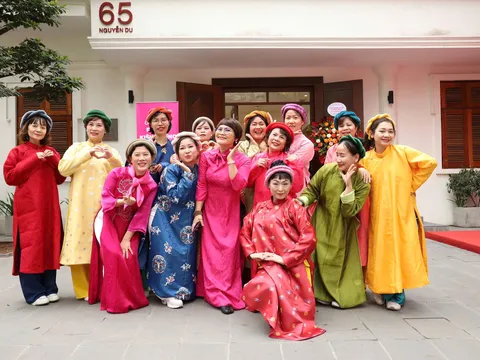Diệu Hồng Việt Khi Việt phục gặp nghị lực phụ nữ: Dự án tốt nghiệp chạm đến trái tim cộng đồng