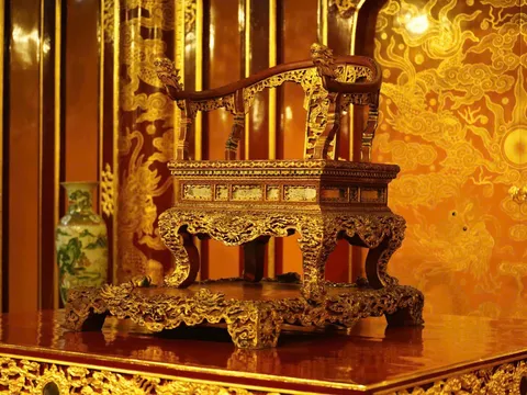 Từ việc ngai vàng triều Nguyễn bị phá hoại đến trách nhiệm của người quản lý và bảo tồn các di sản văn hóa
