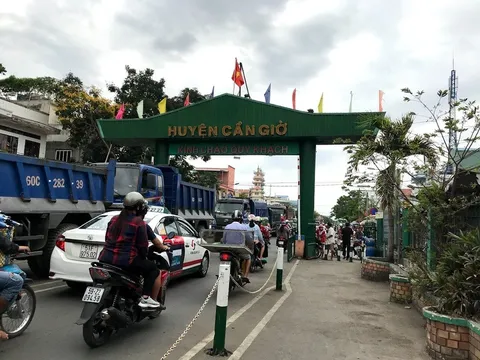 Một tập đoàn lớn tài trợ ba phà 200 tấn phục vụ nhu cầu đi lại tại phà Bình Khánh