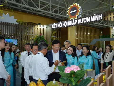 Gian hàng Lâm Đồng thu hút hàng nghìn khách tham quan tại Hội chợ mùa thu 2025
