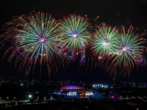 Bầu trời Thủ đô rực sáng trong buổi Tổng duyệt chương trình Pháo hoa nghệ thuật