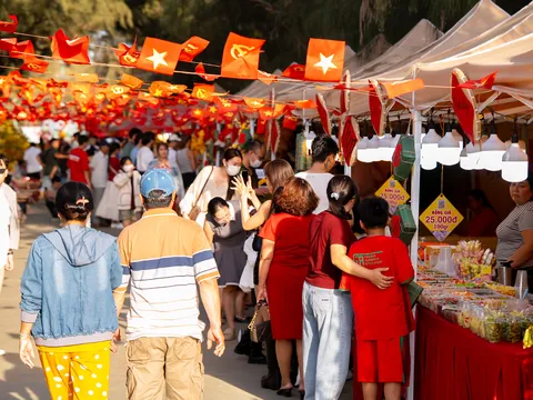 Dòng người vẫn tiếp tục đổ về Lễ hội Cần Giờ, cho thấy sức hút của siêu đô thị ESG++