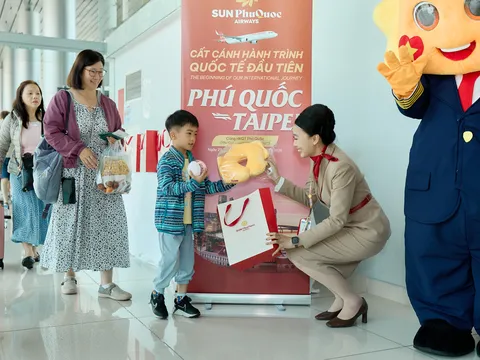 Du khách ấn tượng với dịch vụ trên chuyến bay quốc tế đầu tiên của Sun PhuQuoc Airways