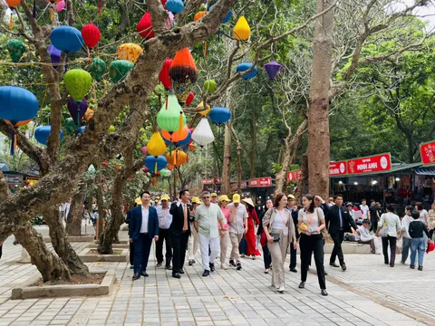 Du xuân hữu nghị 2026 tại Di tích quốc gia đặc biệt Hương Sơn