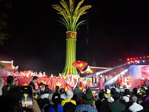 Khúc tráng ca bất tử trên dòng sông hoa lửa