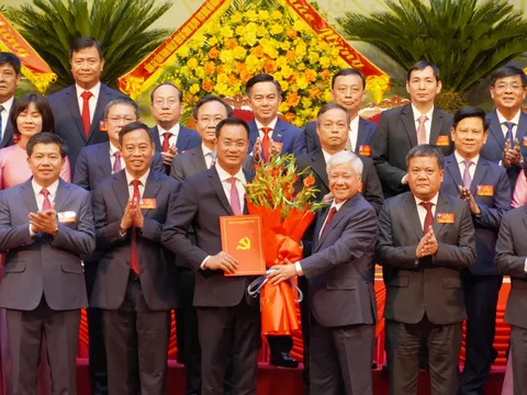 Phấn đấu xây dựng Quảng Trị trở thành trung tâm năng lượng, logistics và du lịch đặc sắc