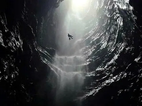 Quảng Trị: Phát hiện hang động có thác nước sâu khoảng 350m tại Phong Nha - Kẻ Bàng