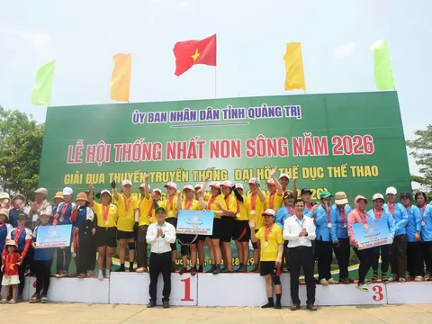 Quảng Trị: Hàng trăm tay chèo sôi nổi tranh tài giải đua thuyền trên sông Bến Hải lịch sử