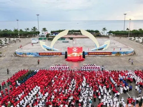 Hơn 1,7 triệu người đi bộ ‘Cùng Việt Nam tiến bước’