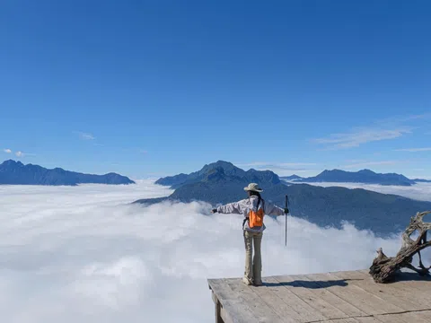 Lạc giữa biển mây trời trên đỉnh núi Lảo Thẩn – “nóc nhà” của Y Tý