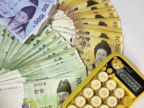 Vì sao người trẻ Hàn bỏ thẻ tín dụng, chuyển qua dùng tiền mặt?