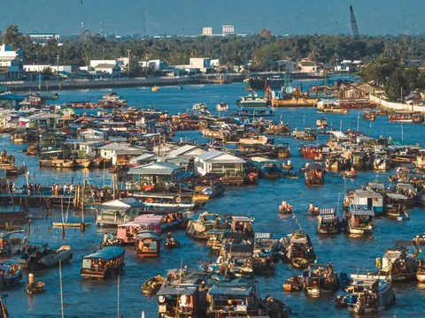Phát triển du lịch toàn diện, nhanh và bền vững