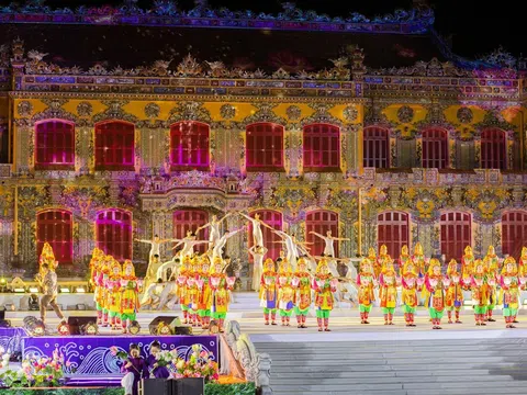 Festival Huế 2024 thu hút du khách với chuỗi hoạt động lễ hội đặc sắc