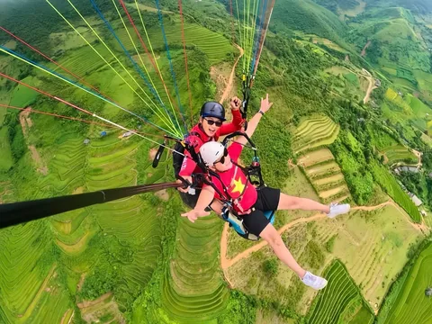 Trải nghiệm bay lơ lửng trên lưng trời ngắm ruộng bậc thang tại Mù Cang Chải