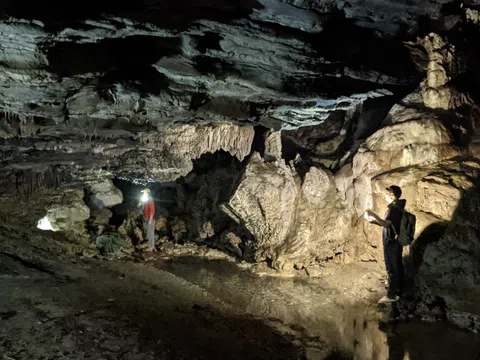 Kinh nghiệm khám phá hang Thủng, nơi đẹp như xứ sở thần tiên