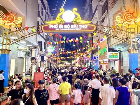 Phố đi bộ Bài Thơ - sản phẩm du lịch mới của thành phố Hạ Long
