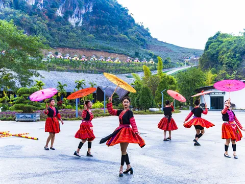 Văn hóa bản địa - chìa khóa tạo sức hút bền vững cho Khu du lịch Mộc Châu Island