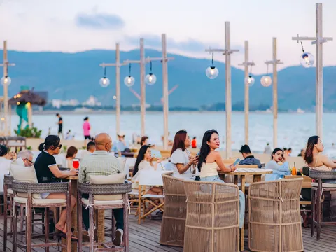 East West Brewing - Quy Nhon: điểm hẹn ngắm biển và thưởng bia giữa lòng phố biển